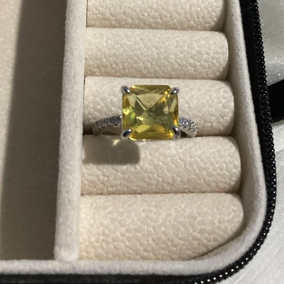 Gorgeous Canary yellow  CZ Diamond Solitaire diamond  ring - Picture 11 of 17